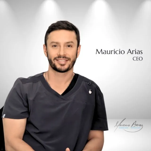 Dr. Mauricio Arias Merino, odontólogo de la Universidad CES, en Medellín
